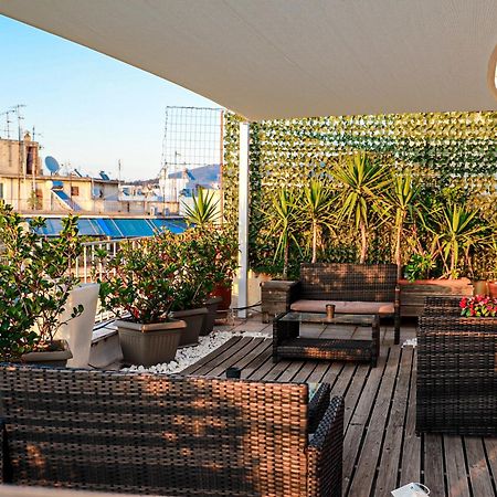 אתונה Renovated Apartment With Roof Garden Access, 15 M Walk To Acropolis מראה חיצוני תמונה