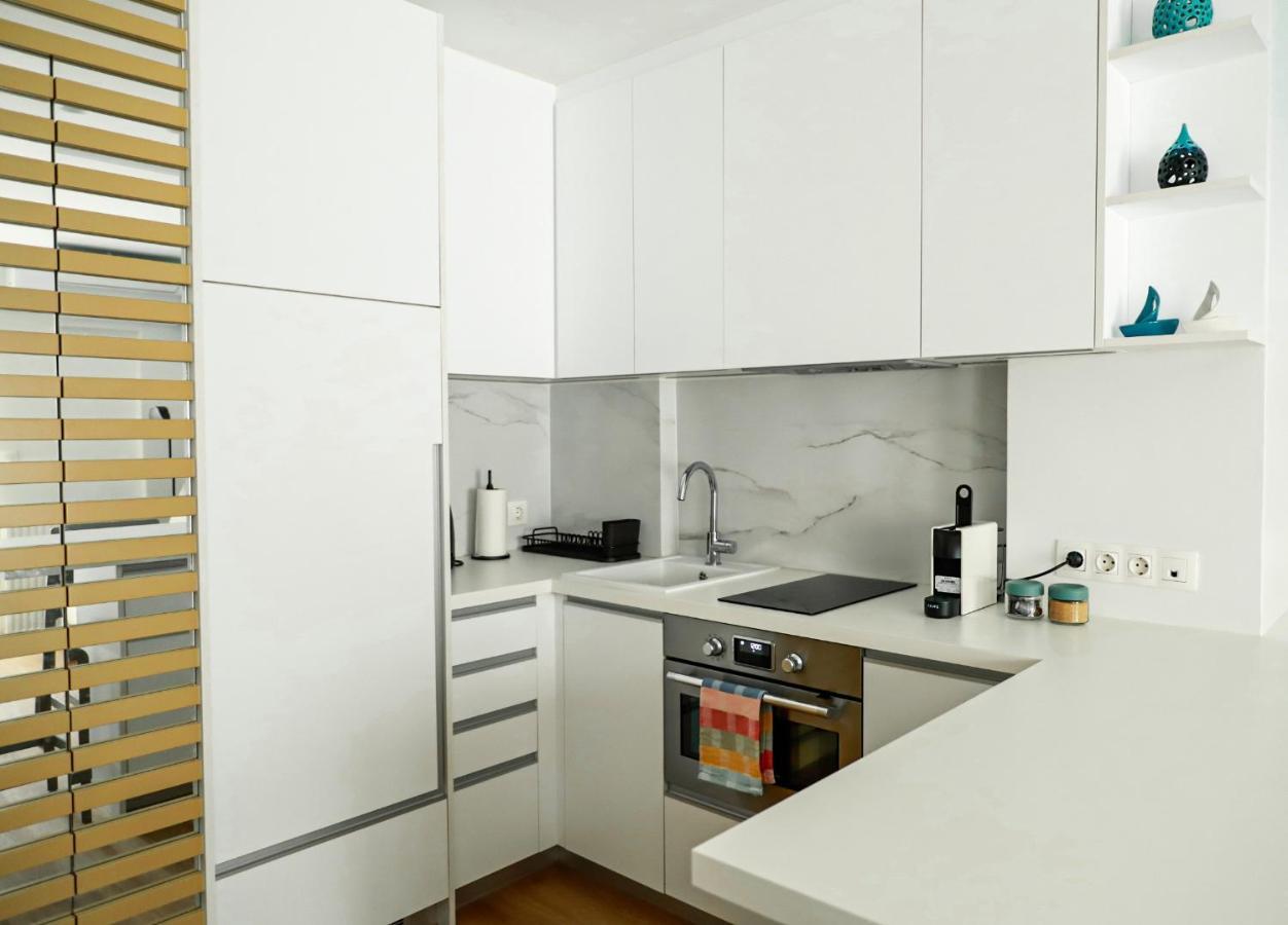 אתונה Renovated Apartment With Roof Garden Access, 15 M Walk To Acropolis מראה חיצוני תמונה