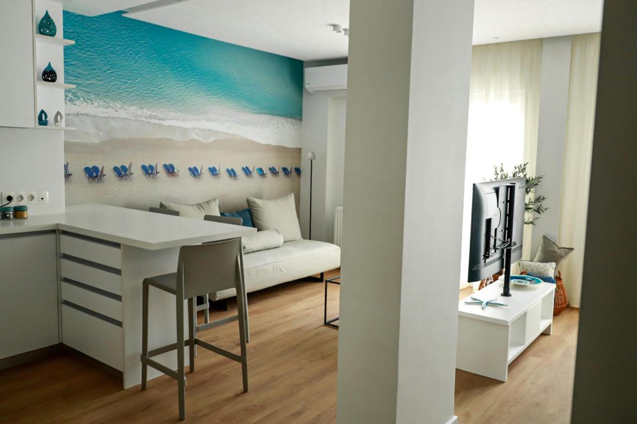 אתונה Renovated Apartment With Roof Garden Access, 15 M Walk To Acropolis מראה חיצוני תמונה