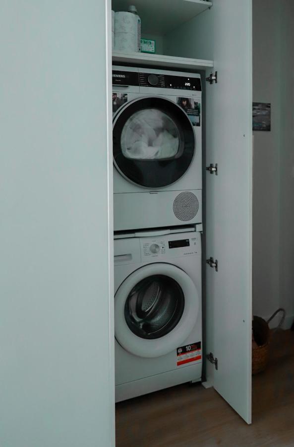 אתונה Renovated Apartment With Roof Garden Access, 15 M Walk To Acropolis מראה חיצוני תמונה