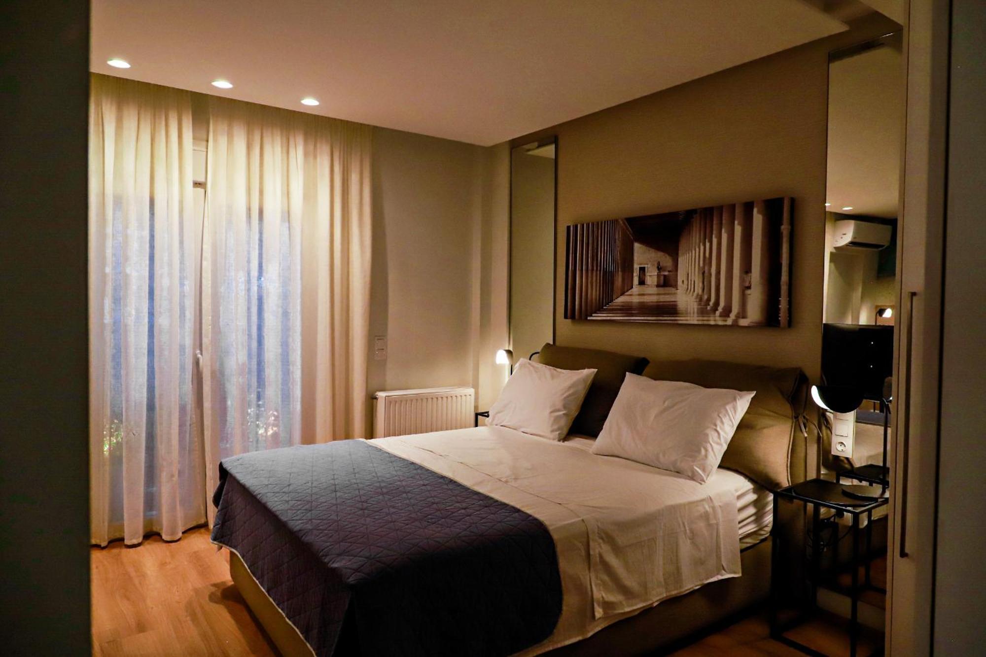 אתונה Renovated Apartment With Roof Garden Access, 15 M Walk To Acropolis מראה חיצוני תמונה