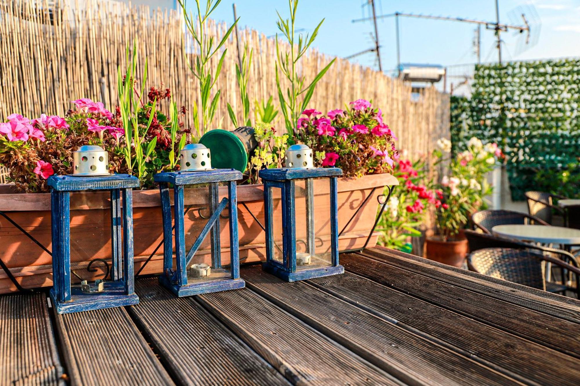אתונה Renovated Apartment With Roof Garden Access, 15 M Walk To Acropolis מראה חיצוני תמונה