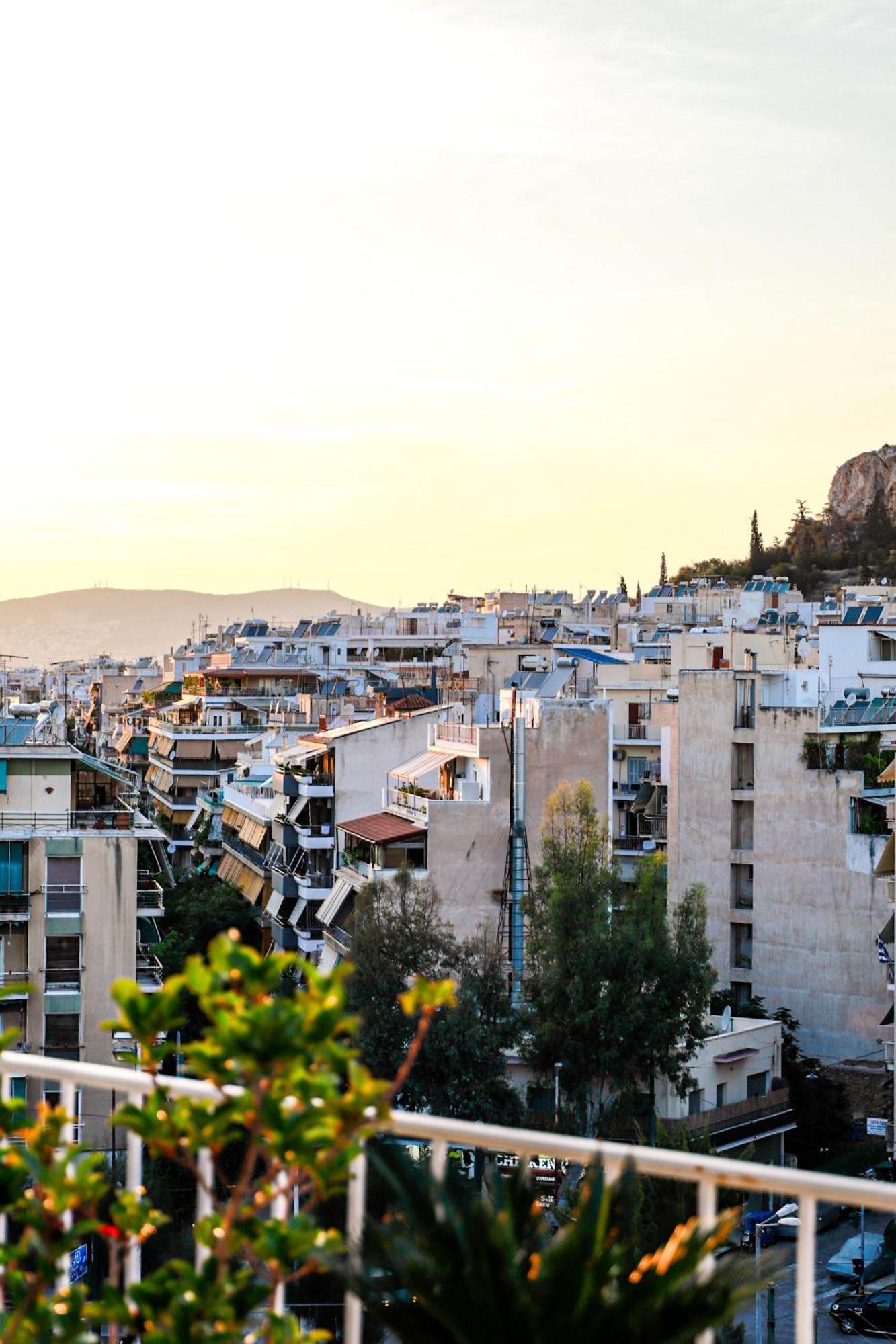 אתונה Renovated Apartment With Roof Garden Access, 15 M Walk To Acropolis מראה חיצוני תמונה