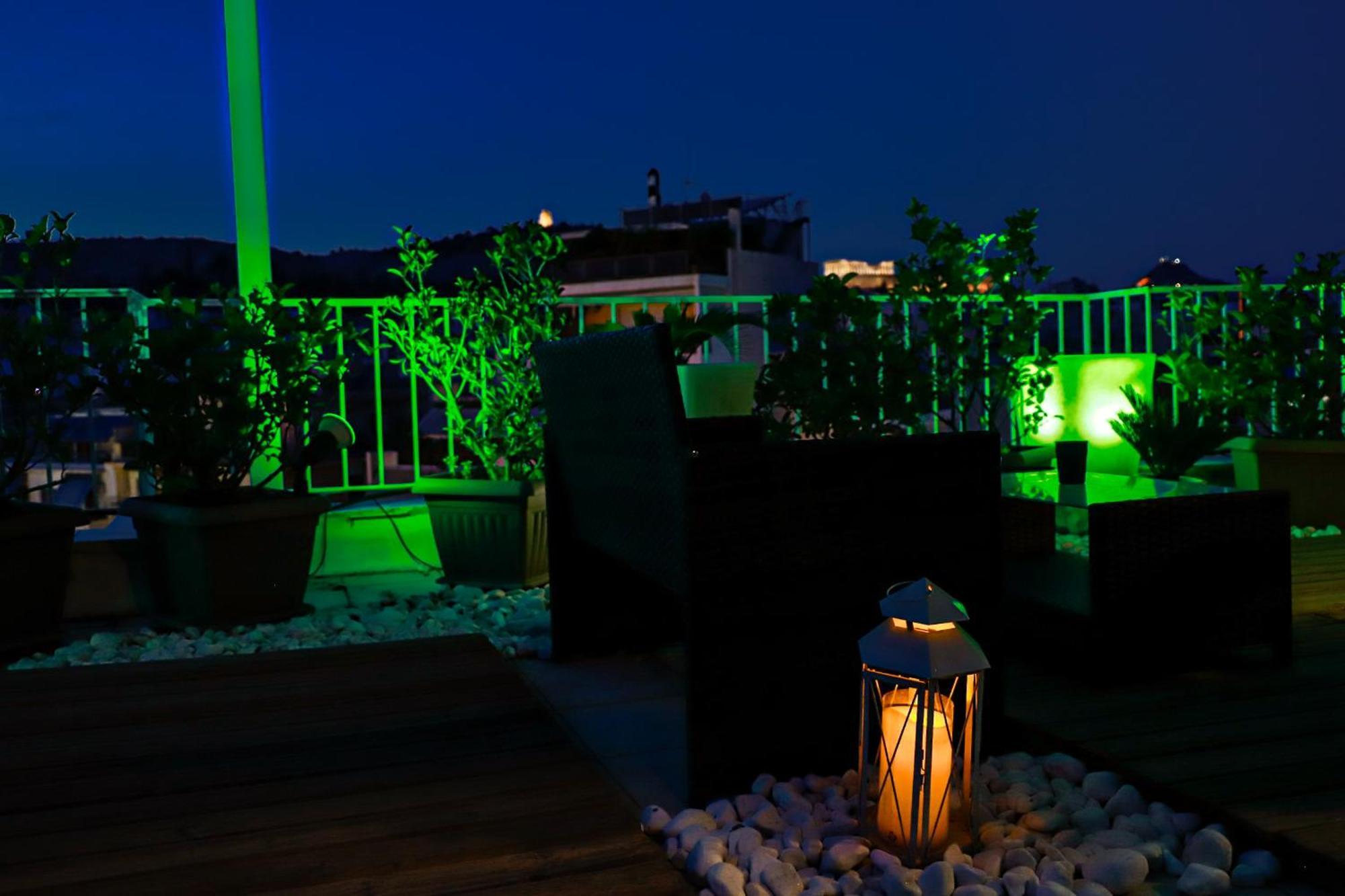 אתונה Renovated Apartment With Roof Garden Access, 15 M Walk To Acropolis מראה חיצוני תמונה