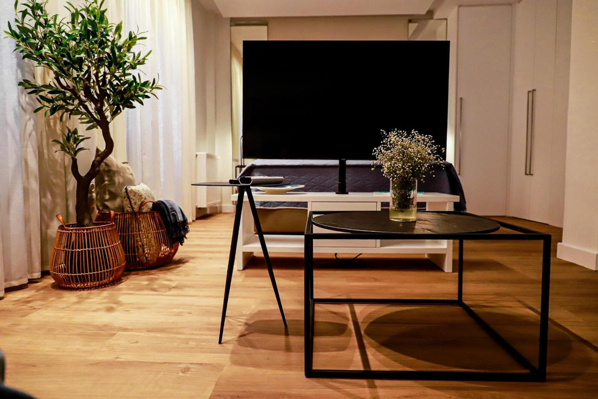 אתונה Renovated Apartment With Roof Garden Access, 15 M Walk To Acropolis מראה חיצוני תמונה