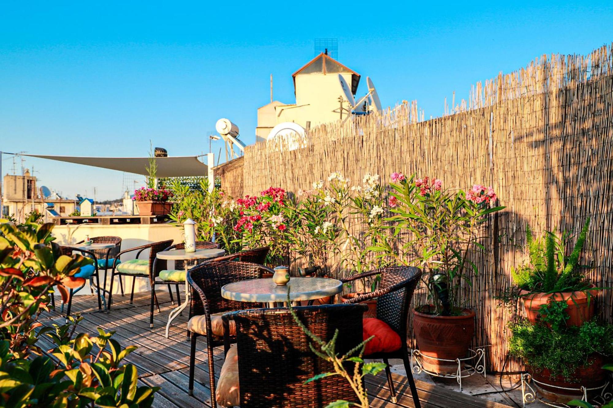 אתונה Renovated Apartment With Roof Garden Access, 15 M Walk To Acropolis מראה חיצוני תמונה