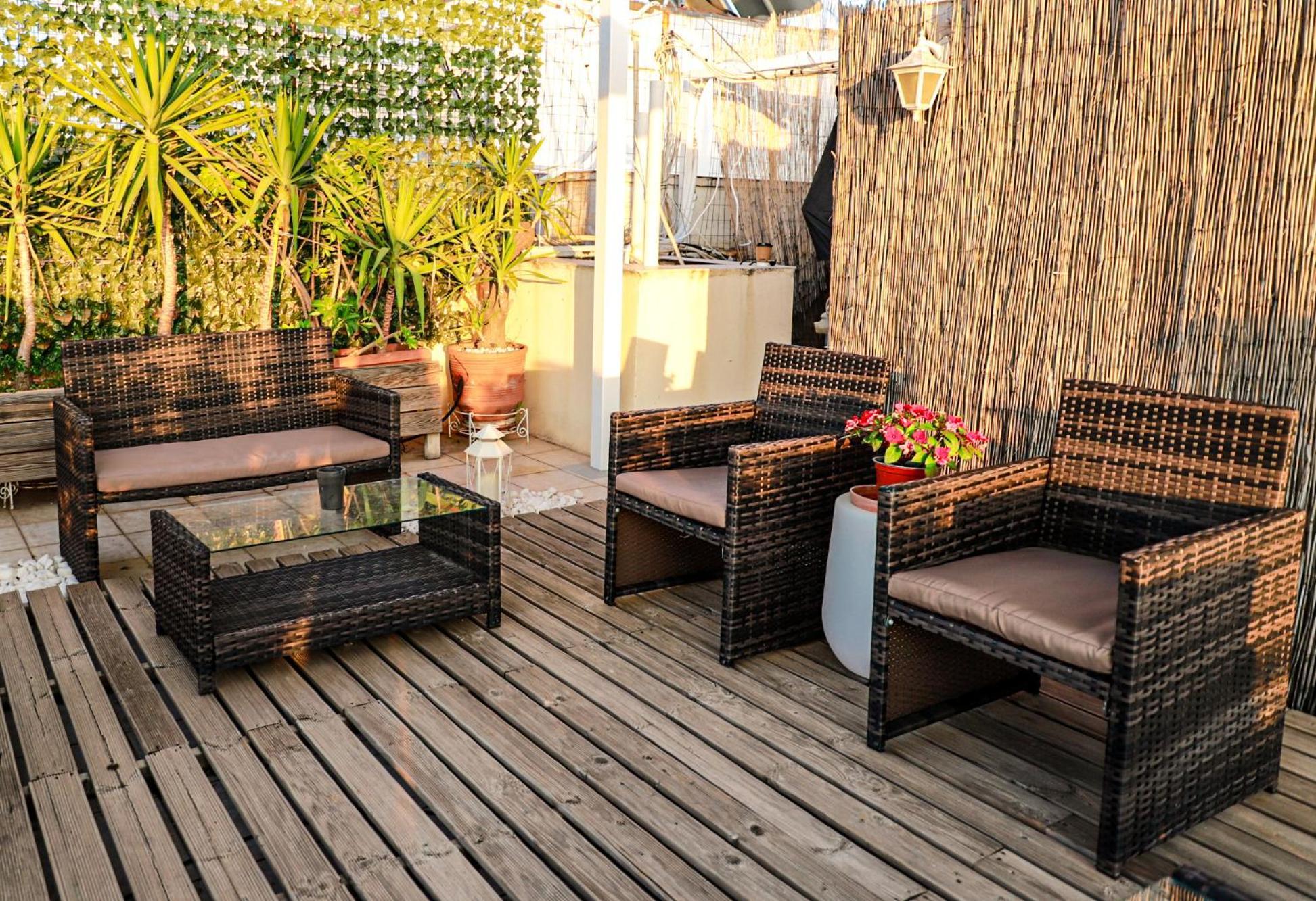 אתונה Renovated Apartment With Roof Garden Access, 15 M Walk To Acropolis מראה חיצוני תמונה