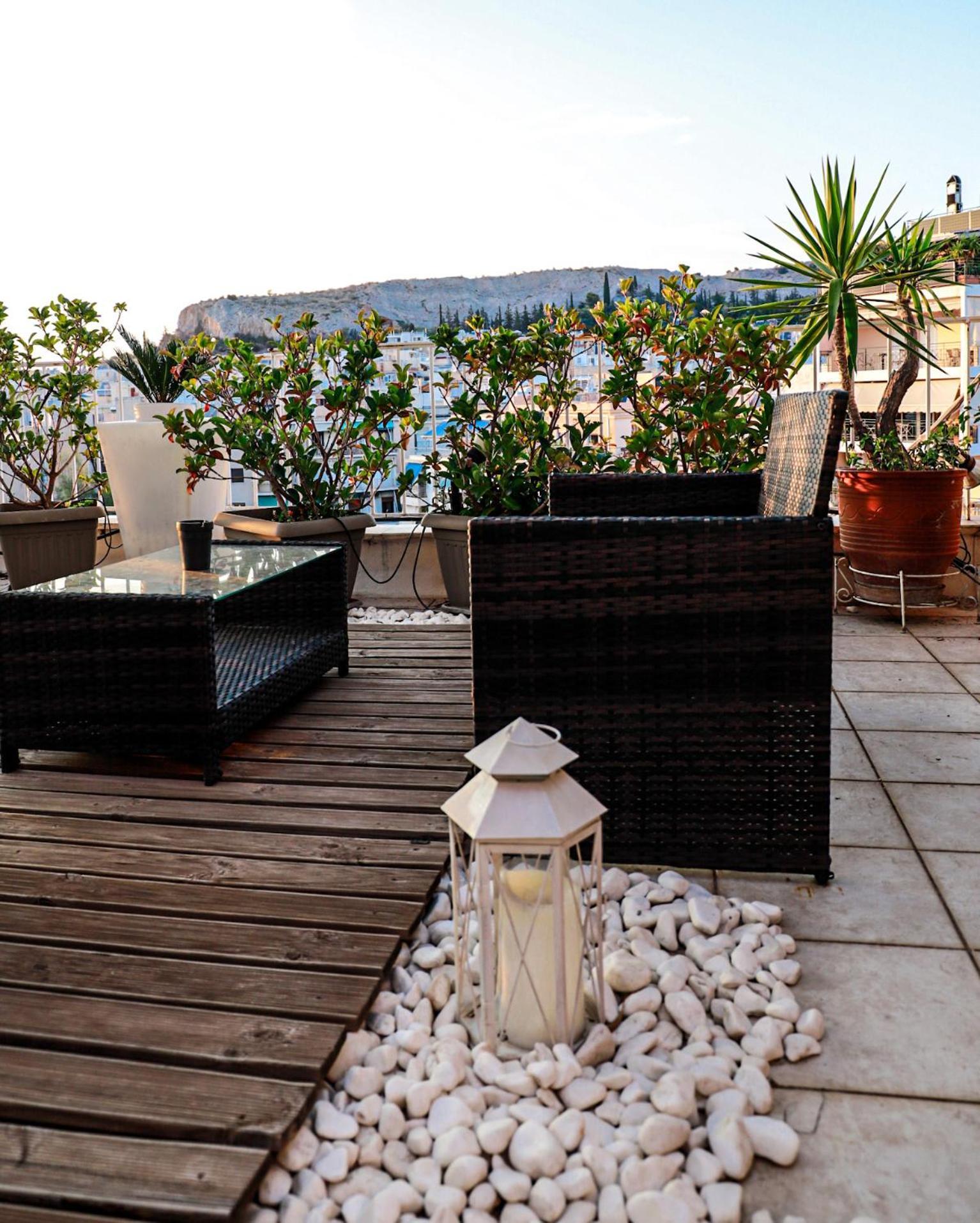 אתונה Renovated Apartment With Roof Garden Access, 15 M Walk To Acropolis מראה חיצוני תמונה