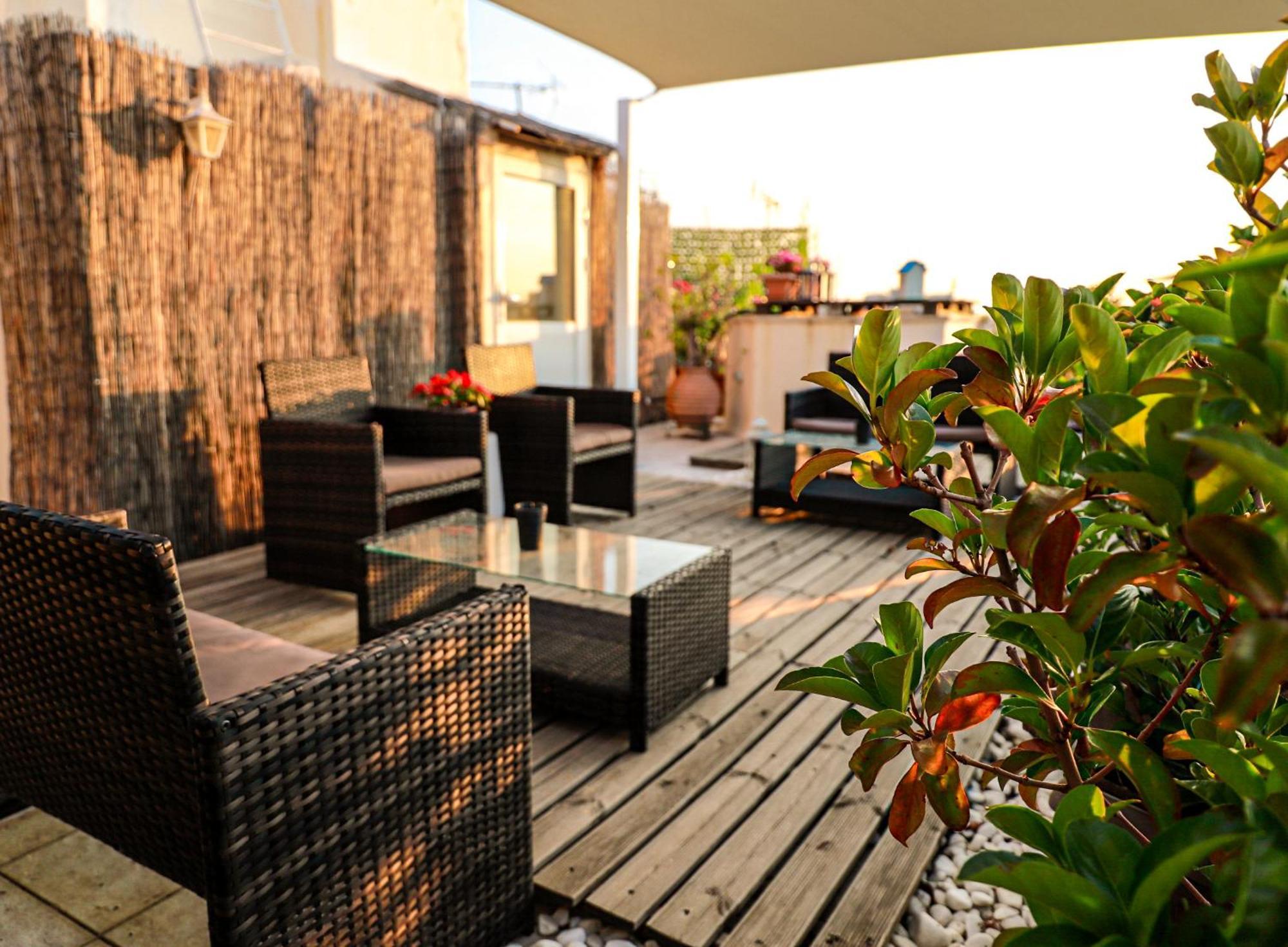 אתונה Renovated Apartment With Roof Garden Access, 15 M Walk To Acropolis מראה חיצוני תמונה